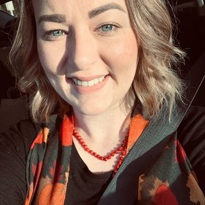 Meet your Posher, Holly